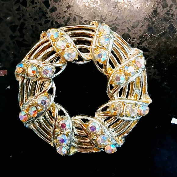 💚5/$25 Vintage 1960s AB Crystal Gold Ton Brooch - Picture 2 of 4